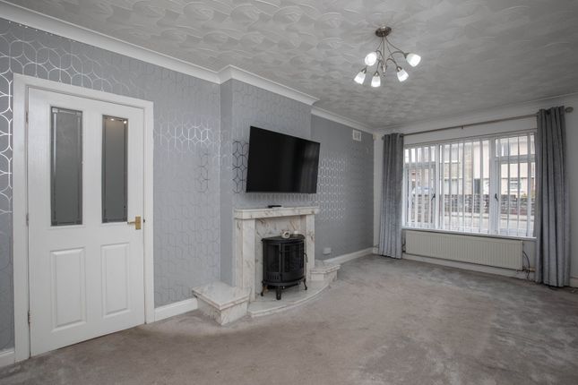 29, Williams Crescent, Bryncethin, CF32 photo 3