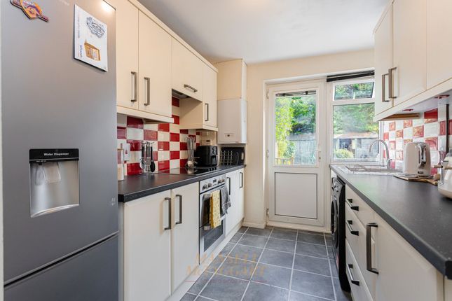 13 Heather Close, Crawley photo 4