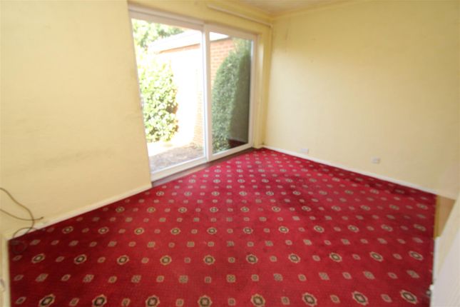 50, Brackendale Avenue, Bradford photo 5