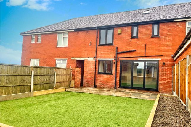 Town house for sale in Hayfield Close, Moorside, Oldham, Greater Manchester