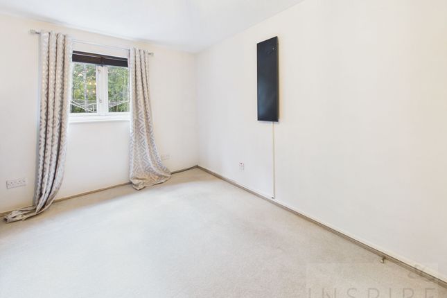 73 Bolton Road, Crawley photo 3