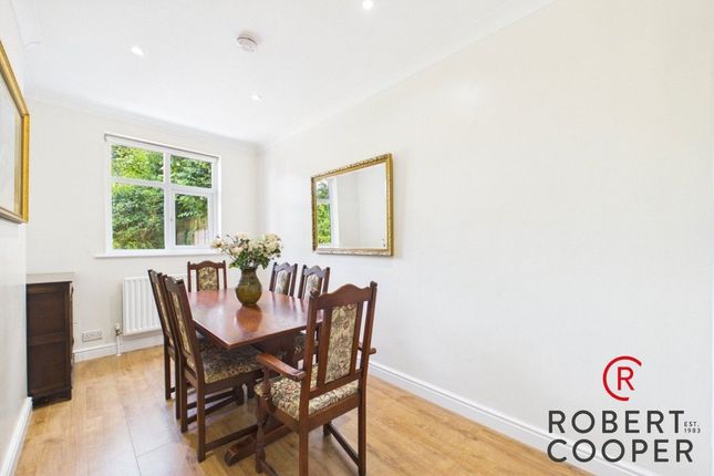 33, Field End Road, Pinner photo 4