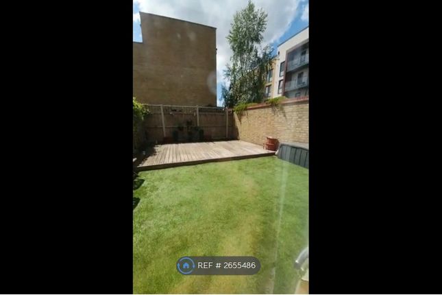 Elderberry Close, Romford photo 4