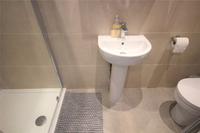 Flat 2, 28, Bounds Green Road, London photo 5