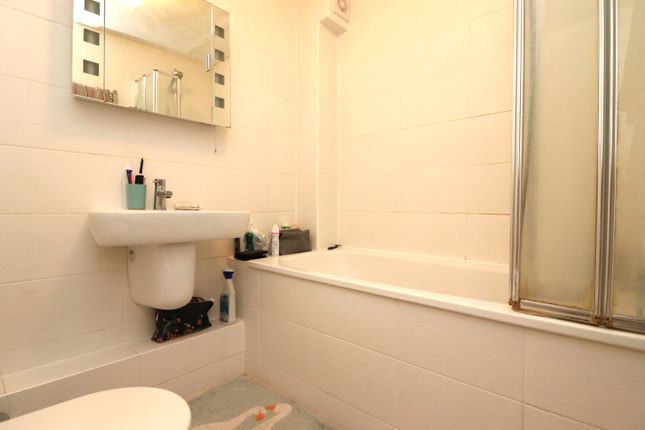 5 Maryland Court, Lambourn Grove, Kingston Upon Thames photo 5