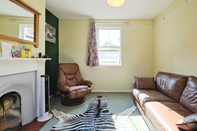 18, Longland, Salisbury photo 3