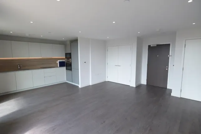 1-bed flat on 31 Sandpiper Building, Newnton Close, London, £500,000