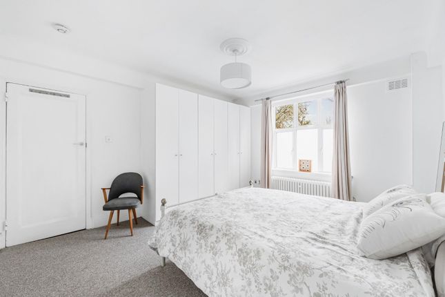 Beaumont Court, 7, Sutton Lane North, London photo 4