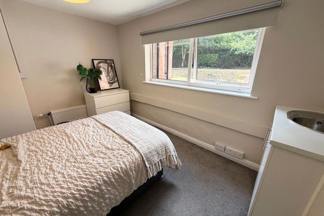 Room 8, DROITWICH photo 3