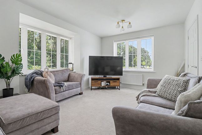 30 Chiltern Crescent, Eastleigh photo 4