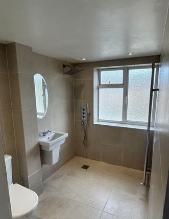 Flat 6, Heathfield Court Heathfield Road, London photo 5