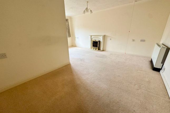 48 Lovell Court, Parkway, Holmes Chapel photo 2