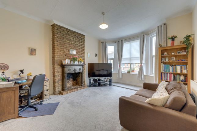 Flat 2, 4 Nelgarde Road, London photo 3