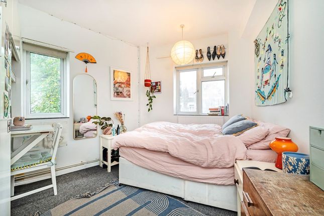 Flat 23, Barton Court, Barons Court Road, London photo 4