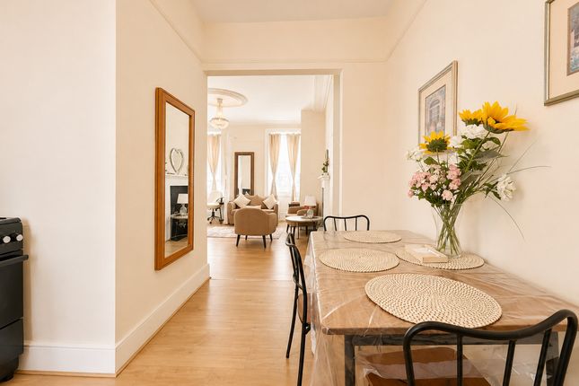Flat Flat 1, 2, New Quebec Street, London photo 2