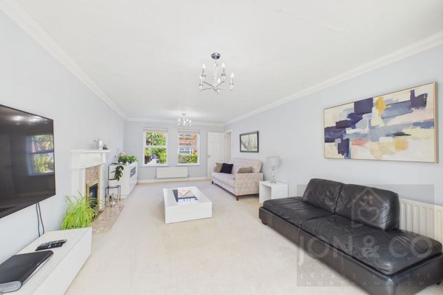 16, Wisteria Way, Northampton photo 4