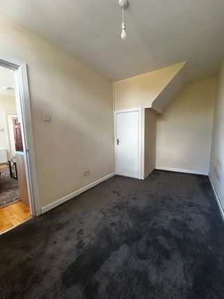 Flat 1, 535A Lees Hall Road, Dewsbury photo 4