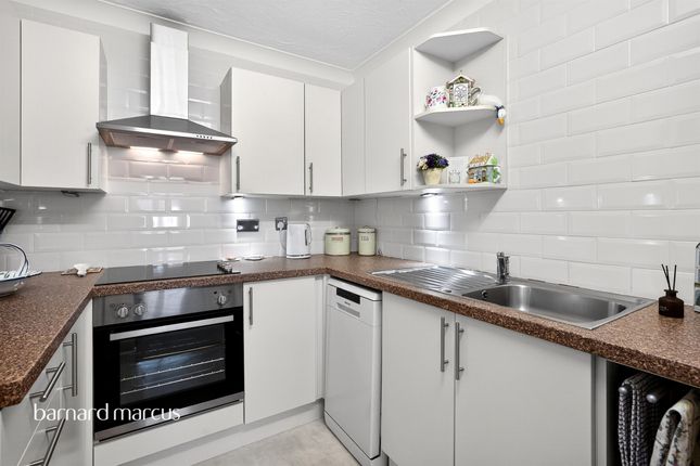 Flat 11, St Elizabeths Court, Mayfield Avenue, London photo 2