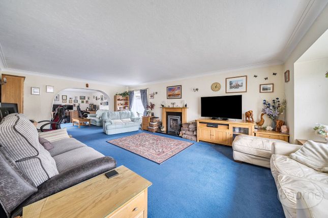 25, Copse Avenue, Farnham photo 2