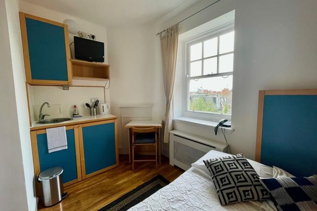 Flat 415, London photo 4