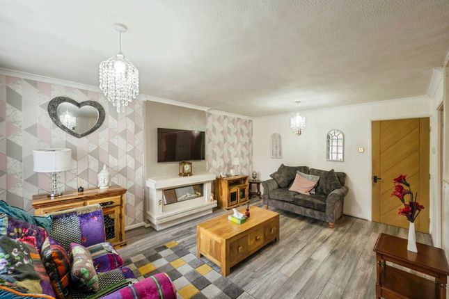 17, Frobisher Grove, Rotherham photo 3