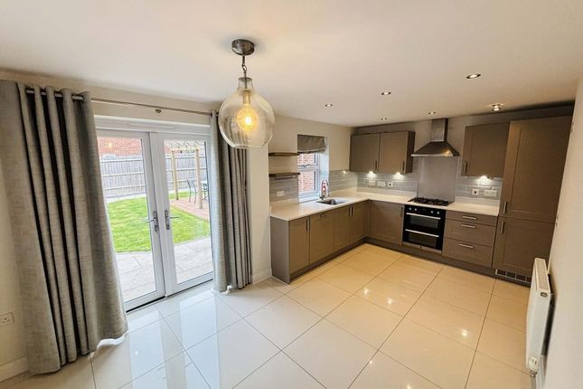 9, WOODLANDS VIEW, NEWBURY photo 3