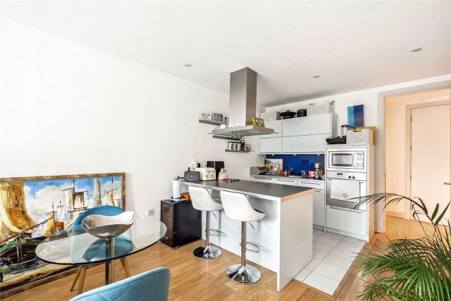 22  Saffron House, 7, Woodman Mews, Surrey photo 3