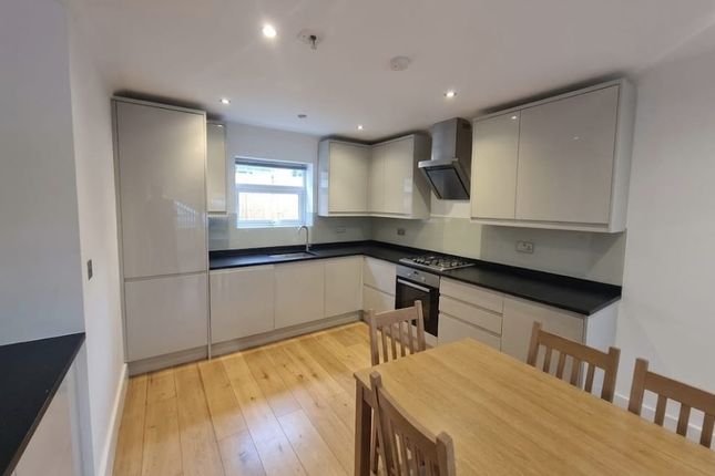 7, Ingledene Close, London photo 2