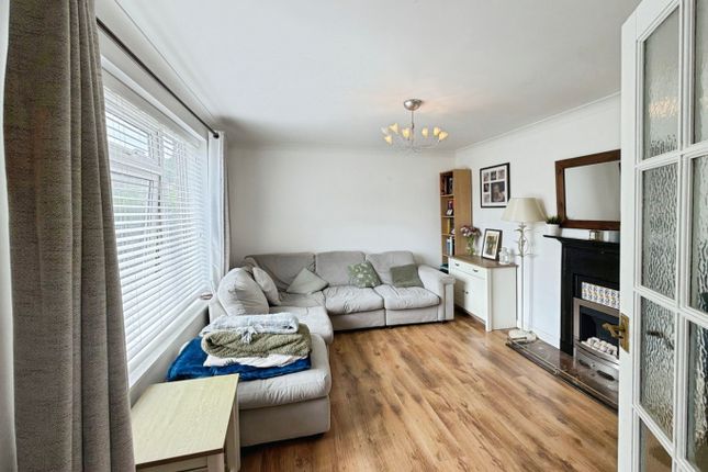 18 Ring Road, Flackwell Heath, Buckinghamshire photo 3