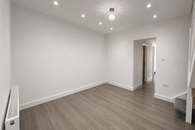 4, Beaconsfield Place, Surrey photo 4