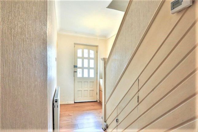 8, Spencer Avenue, Hayes photo 2