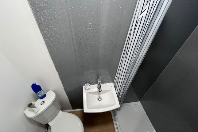 14, Southend Road, Grays photo 2