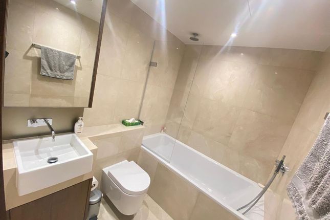 Flat to rent in Waterfront Drive, London