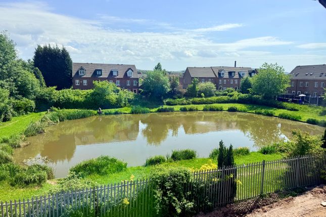 13, Fern Lodge Drive, Ashton-under-Lyne photo 2