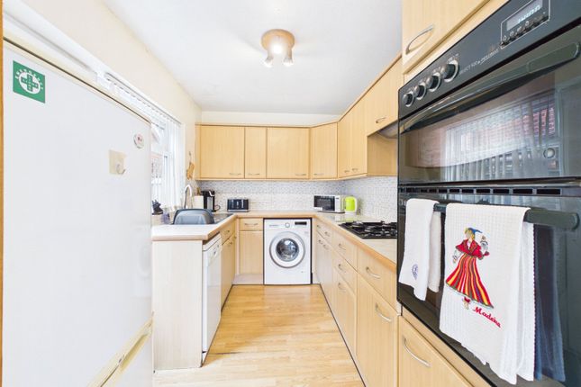 17, Fortina Close, Gloucestershire photo 2