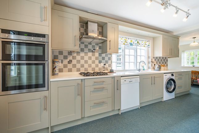 7, Cricket Hill, Wokingham photo 3