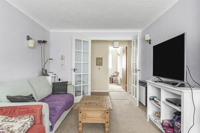 Flat 3, Riverside Court, North Chingford photo 4