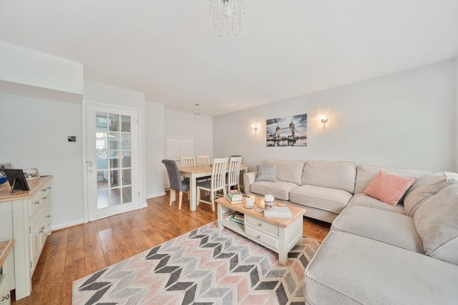 5, Westbury Close, Shepperton photo 3