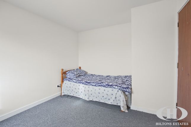 44, Lowden Road, Southall photo 4