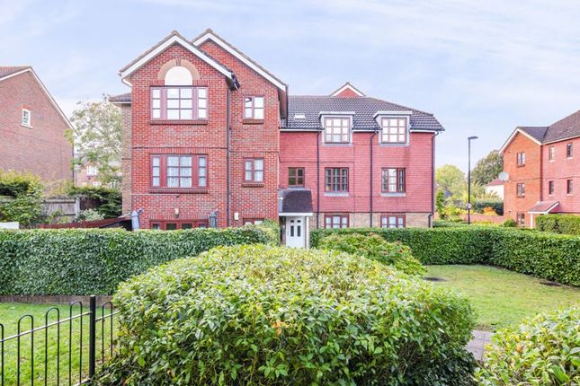 Thumbnail Flat for sale in Allder Way, South Croydon