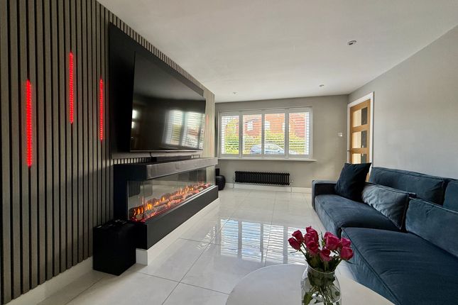 4 Tan House Lane, Pontefract photo 4