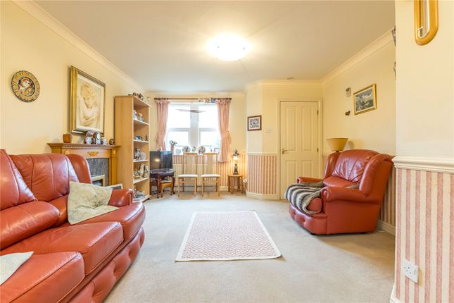 41, Broadfield Park, Holmfirth photo 2