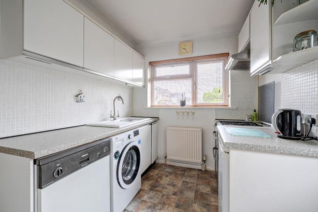 9 THE OAKS, Newbury, Newbury photo 3
