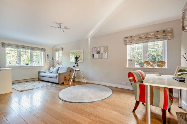 4, Valley Lane, Farnham photo 4