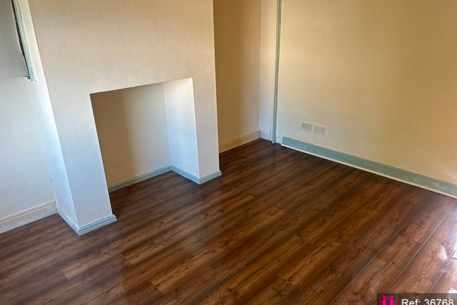 10, Ashbourne Rise, Bradford photo 4
