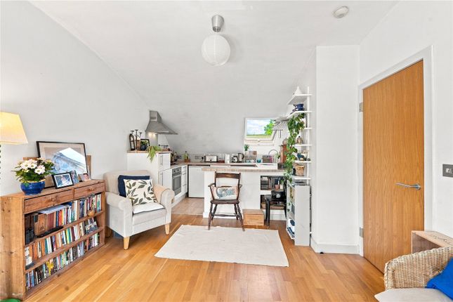 4, Windlesham Mews, Hampton Hill photo 3