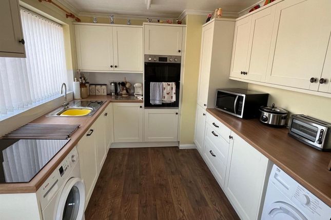 30, Coneygar Close, Bridport photo 3
