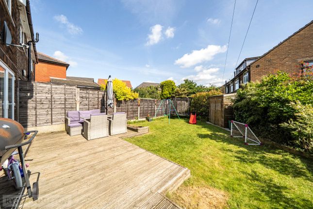 6, Brownlow Avenue, Oldham photo 2