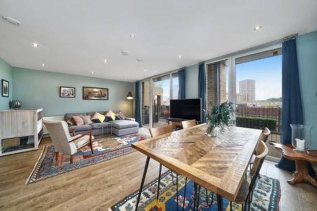 Thumbnail Flat for sale in Nicholson Square, Tower Hamlets, London