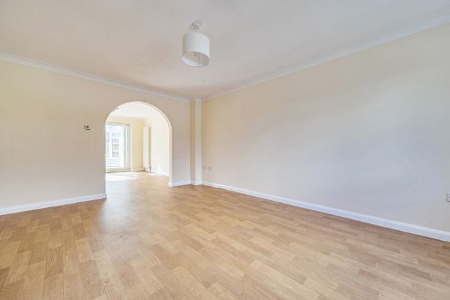 34, Oaktree Drive, Hampshire photo 4
